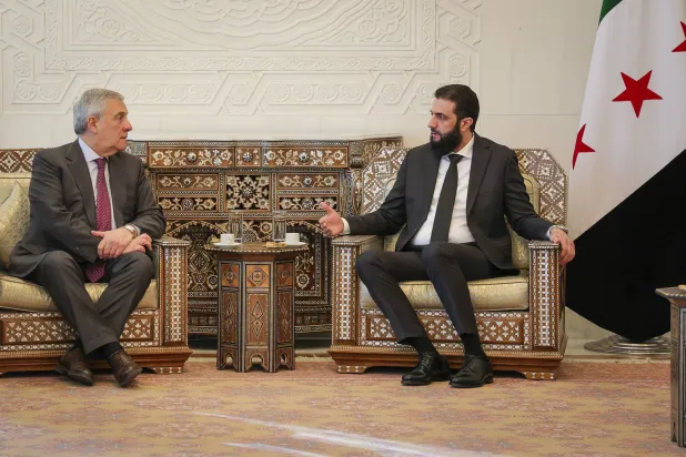 أحمد الشرع مستقبلاً أنطونيو تاياني في دمشق (سانا)