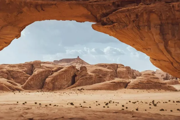 صخور العلا تحكي قصصاً قديمة تعيد لمحات من الماضي (واس)