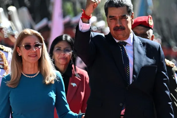 الرئيس الفنزويلي نيكولاس مادورو يصل إلى مقر الجمعية الوطنية لحضور حفل تنصيبه (أ.ف.ب)