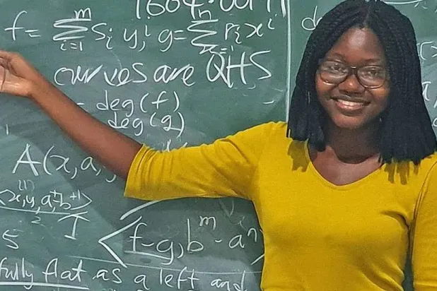 أنجيلا تابيري تُلهم بالرياضيات (حسابها الشخصي)