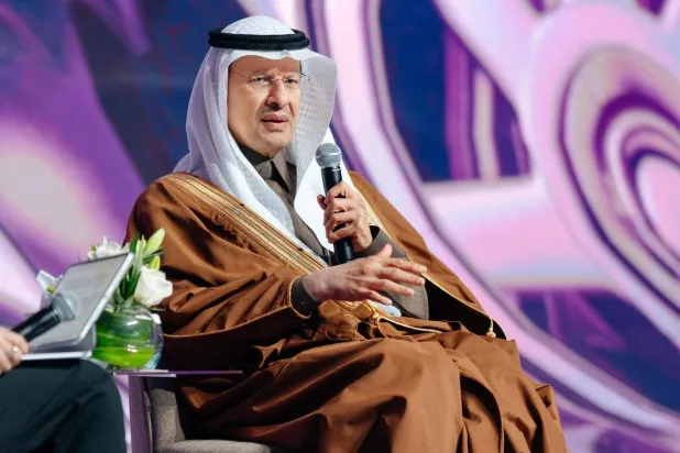 وزير الطاقة يتحدث في جلسة حوارية ضمن فعاليات إطلاق الحوافز المعيارية للقطاع الصناعي (إكس)