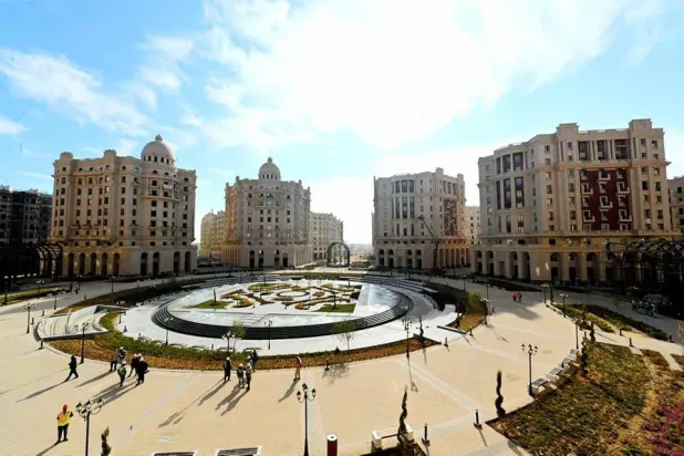 ميدان حيّ «جاردن سيتي» الجديد (وزارة الإسكان المصرية)