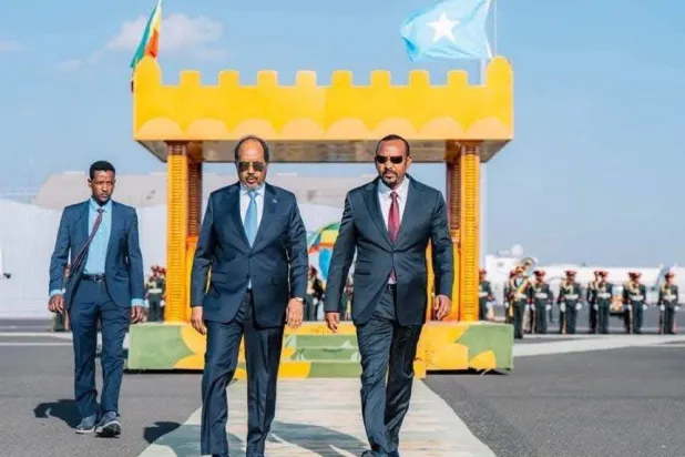 رئيس الوزراء الإثيوبي خلال استقبال الرئيس الصومالي في أديس أبابا (وكالة الأنباء الصومالية)