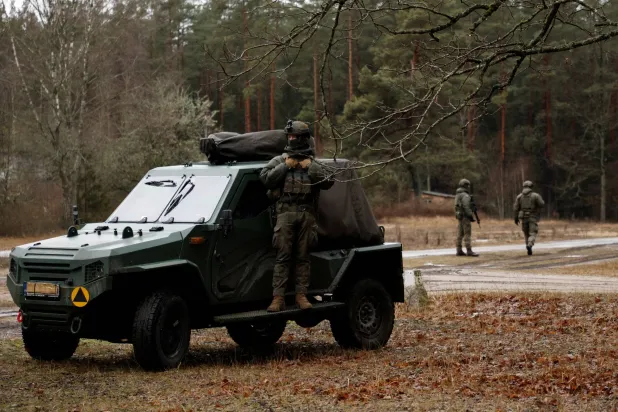 عناصر من الجيش البولندي (رويترز)