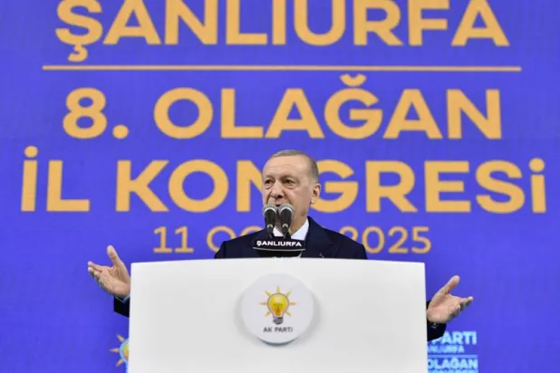 إردوغان متحدثاً خلال مؤتمر حزب «العدالة والتنمية» الحاكم في ولاية شانلي أورفا جنوب شرقي تركيا (الرئاسة التركية)