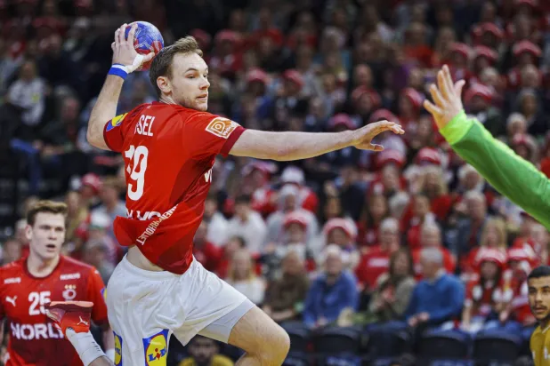 تسعى الدنمارك إلى تكريس سيطرتها على كرة اليد العالمية والظفر باللقب الرابع توالياً (إ.ب.أ)