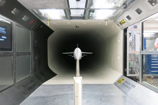 صانعُ الأفكار يتقدّمُ على الكائن المتلاعب باللغة