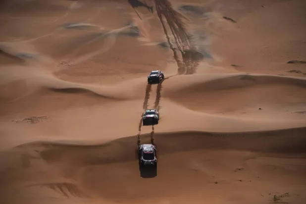 انتزع السعودي يزيد الراجحي صدارة الترتيب العام لأول مرة في رالي داكار هذا العام (أ.ب)