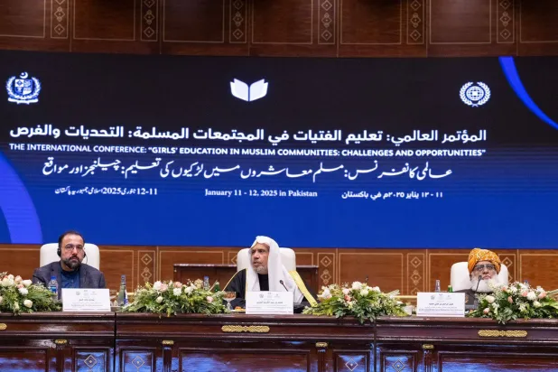 «الجلسة العُلمائية» لمبادرة «تعليم الفتيات في المجتمعات المسلمة» برئاسة الأمين العام لرابطة العالم الإسلامي الدكتور محمد العيسى (الشرق الأوسط)