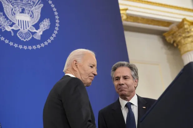 الرئيس الأميركي جو بايدن ووزير الخارجية أنتوني بلينكن في واشنطن (أ.ب)