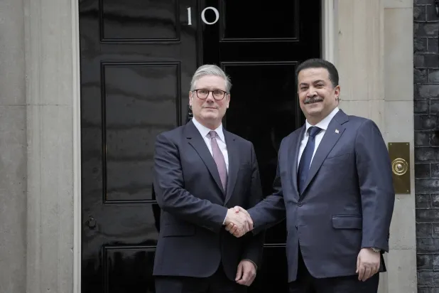 رئيس الوزراء البريطاني كير ستارمر خلال استقباله السوداني في لندن يوم 14 يناير 2025 (أ.ب)