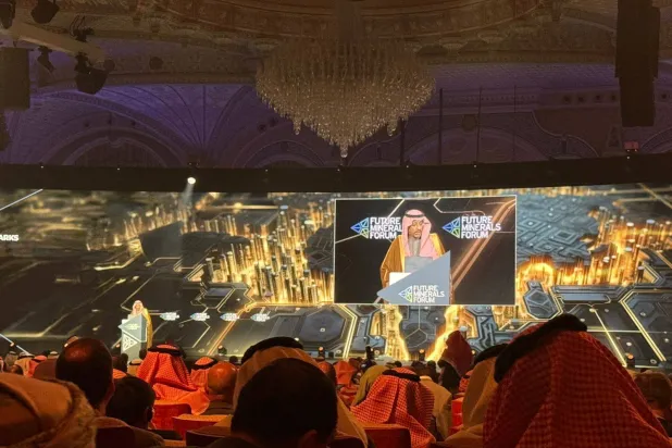 وزير الصناعة والثروة المعدنية السعودي بندر الخريف خلال مؤتمر التعدين الدولي بالرياض (الشرق الأوسط)