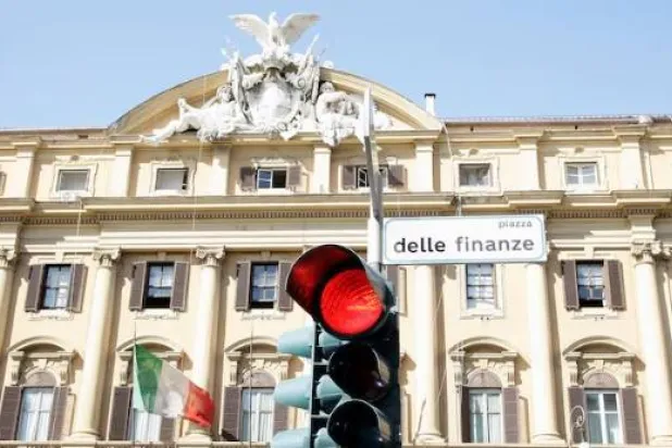 صورة عامة لقصر وزارة المالية في روما (رويترز)