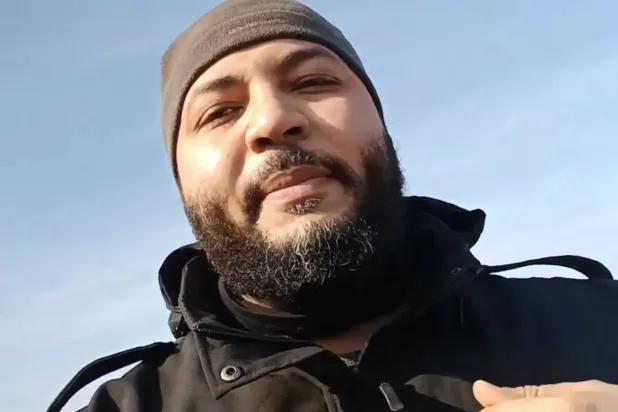 المصري المقبوض عليه في سوريا أحمد المنصور (إكس)