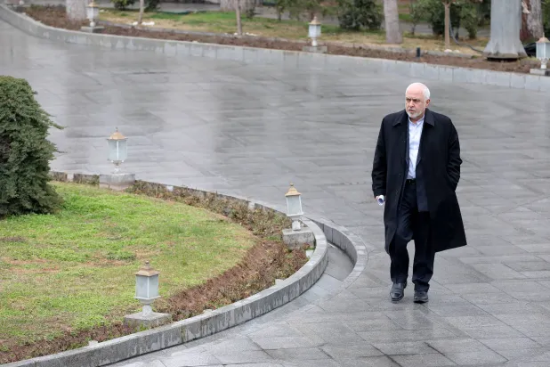 ظريف على هامش اجتماع الحكومة الأسبوع الماضي (الرئاسة الإيرانية)