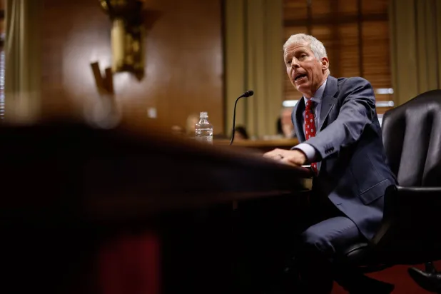 كريس رايت يدلي بشهادته أمام جلسة استماع للجنة الطاقة والموارد الطبيعية في مجلس الشيوخ الأميركي (أ.ف.ب)