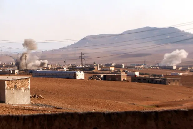 القوات التركية والفصائل السورية الموالية تواصل قصفها العنيف في شرق حلب (أ.ف.ب)