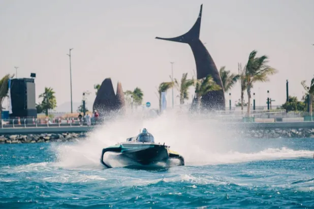 جانب من سباقات الزوارق السريعة على شواطئ جدة عروس البحر الأحمر (الشرق الأوسط)