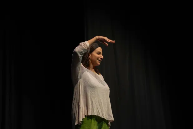 مسرحها محاكاة لغربة طوعية عاشتها في حياتها (صور زينة دكاش)