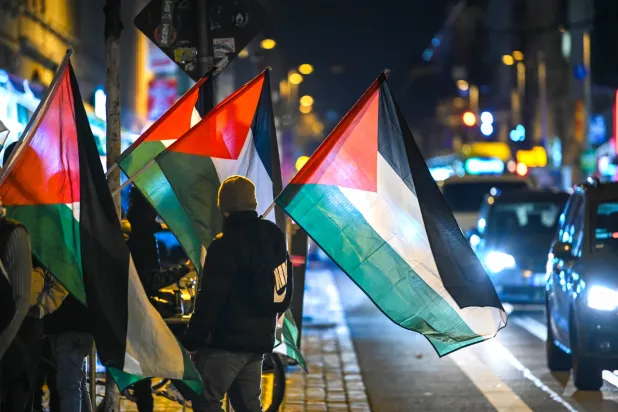 أصدر رئيس مصلحة السجون الجنرال كوبي يعقوبي تعليمات لمنع أي مظاهر عامة للفرح في عسقلان وغيرها من مناطق إسرائيل لإطلاق المعتقلين الفلسطينيين (د.ب.أ)