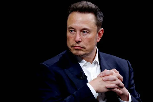 إيلون ماسك... يخوض معارك قوى اليمين المتطرف في أوروبا (رويترز)