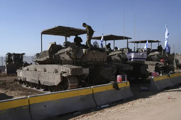 Gazze Şeridi'nden dönen İsrail askerleri, 18 Ocak 2025. (AP)