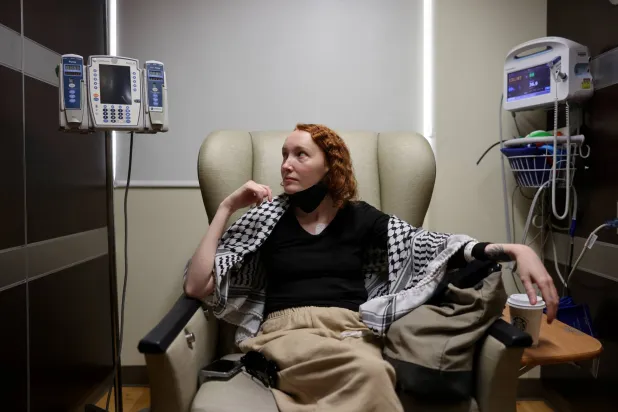 كيت ألكساندريا أنشأت صفحة على موقع «جو فند مي» لجمع التبرعات بعد احتراق شقتها في ألتادينا بكاليفورنيا (رويترز)