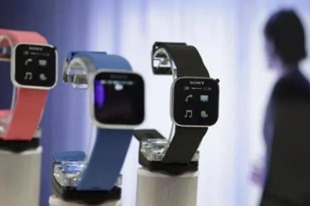 الساعات الذكية تزيد من قلق الأشخاص بشأن صحتهم (رويترز)