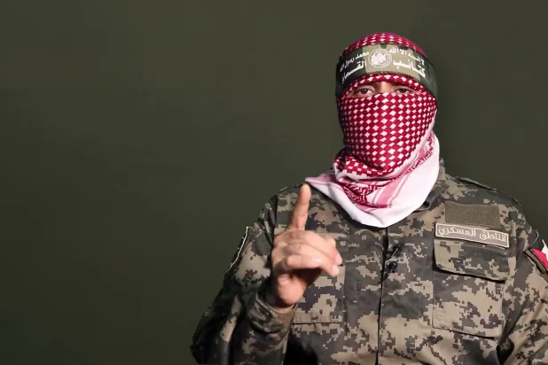 أبو عبيدة الناطق العسكري باسم «كتائب القسام» (لقطة من فيديو)