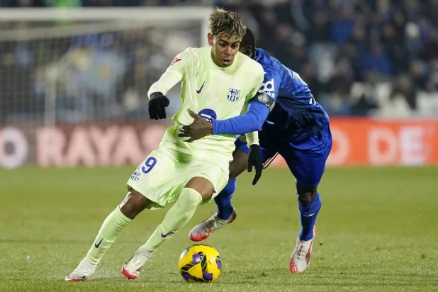 كان يامال حاسماً في تألق النادي الكاتالوني حيث لم يُظهر أي علامة على التراجع في مستواه (رويترز)