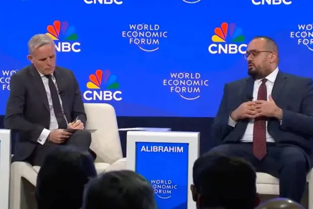وزير الاقتصاد والتخطيط السعودي فيصل الإبراهيم خلال جلسة حوارية في الاجتماع السنوي للمنتدى الاقتصادي العالمي بدافوس السويسرية (الشرق الأوسط)