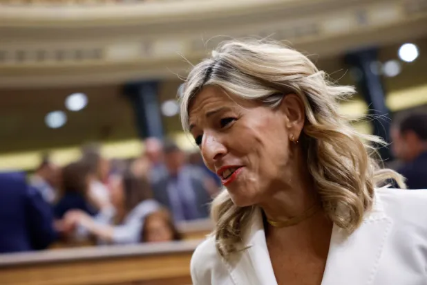 وزيرة العمل الإسبانية نائبة رئيس الوزراء يولاندا دياز (رويترز)