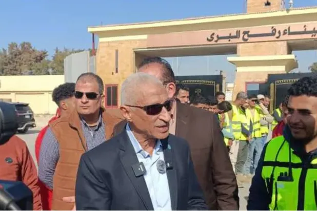 محافظ شمال سيناء المصرية يتفقد إدخال المساعدات من معبر رفح إلى غزة (محافظة شمال سيناء)