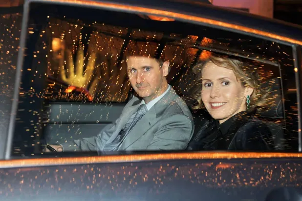 الرئيس السوري السابق بشار الأسد وزوجته أسماء عام 2010 (أ.ف.ب)