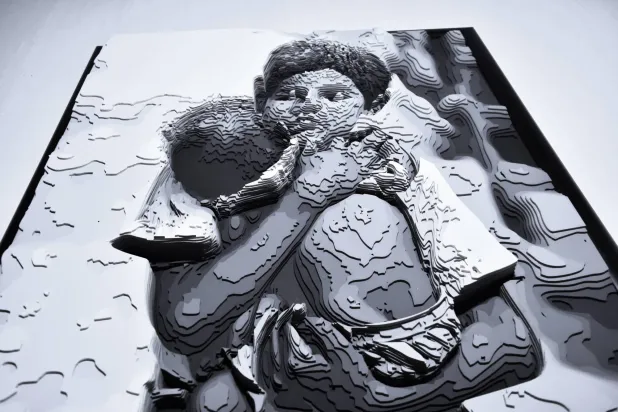 يُحاكي الفقر مُجسَّداً بالطفولة بما يُشبه محاولة الإنصاف (منتظر الحكيم)