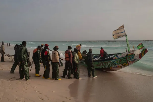 تشير تقارير إلى أن ما يقارب 90 % من زوارق الموت تنطلق من سواحل موريتانيا باتجاه أرخبيل الكناري الإسباني (أ.ف.ب)