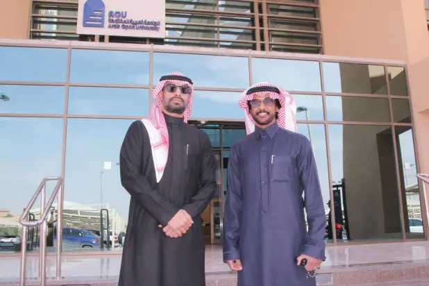 ياسر الشهراني وعبد العزيز الجبرين في بداية رحلتهما الدراسية (الشرق الأوسط)