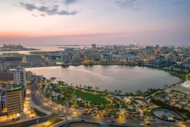 تتضمن المرحلة الثانية بناء بيئة متكاملة بمقومات طبيعية تشمل واجهات بحرية بطول 5 كيلومترات (الشرق الأوسط)