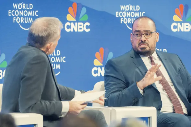 وزير الاقتصاد والتخطيط السعودي فيصل الإبراهيم متحدثاً في «دافوس 2025» (الشرق الأوسط)