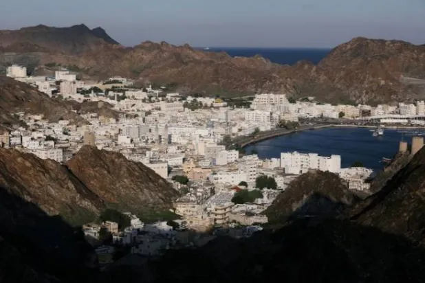 منظر عام لجانب من مدينة مسقط القديمة (رويترز)