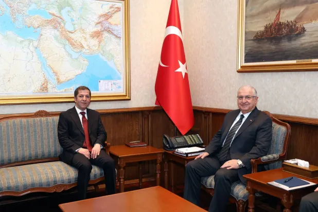 وزير الدفاع التركي يشار غولر خلال مباحثاته مع منصور بارزاني في أنقرة الخميس (الدفاع التركية)