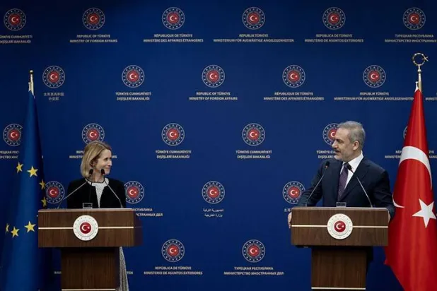 فيدان وكالاس خلال المؤتمر الصحافي في أنقرة (الخارجية التركية)