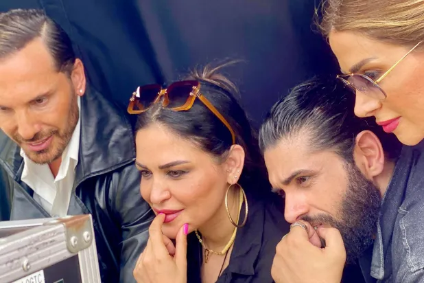 مع شقيقها علي يؤلفان ثنائياً منسجماً في العمل (رندلى قديح)