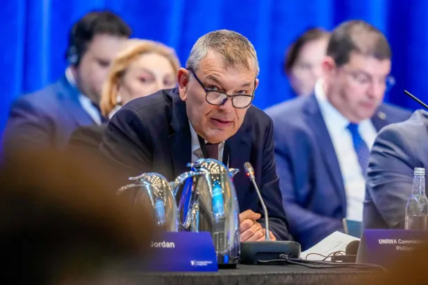 المفوض العام لوكالة غوث وتشغيل اللاجئين الفلسطينيين فيليب لازاريني خلال اجتماع دولي مخصص للشرق الأوسط في أوسلو (أ.ف.ب)