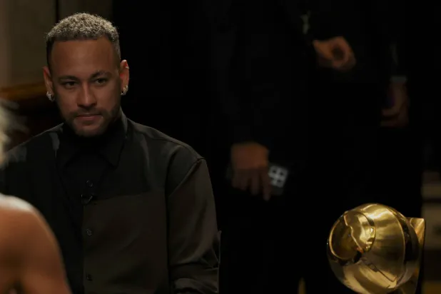 النجم البرازيلي نيمار يقترب من العودة لنادي طفولته سانتوس (إ.ب.أ)