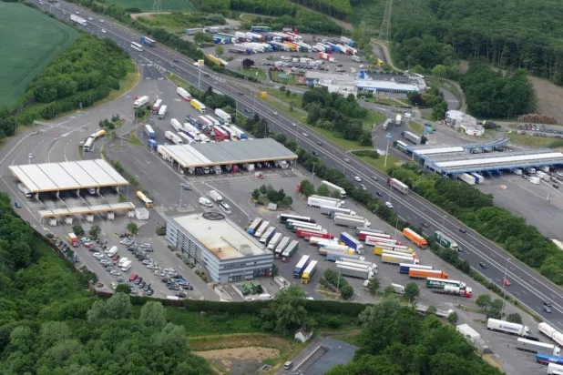 إحدى محطات الوقود التابعة لشركة البترول الكويتية في أوروبا (شركة البترول الكويتية العالمية)