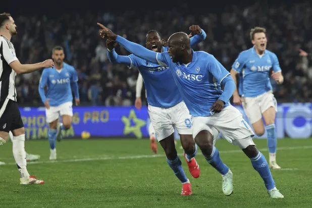 البلجيكي لوكاكو يحتفل بهدف الفوز في مرمى يوفنتوس (أ.ب) 