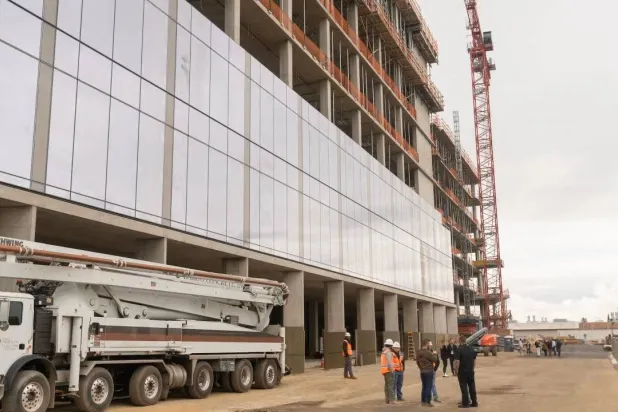 قطاع التشييد والبناء مسؤول عن نحو 39 في المائة من إجمالي انبعاثات الغازات الدفيئة (جامعة كاليفورنيا)