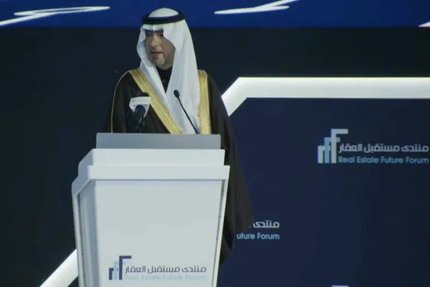 وزير شؤون البلديات والإسكان السعودي ماجد الحقيل يتحدث في افتتاح المنتدى (الشرق الأوسط)
