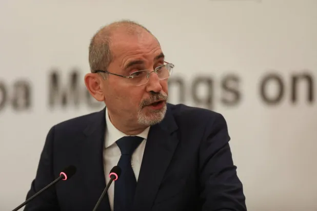 وزير الخارجية الأردني أيمن الصفدي يتحدّث للصحافيين (أرشيفية-رويترز)